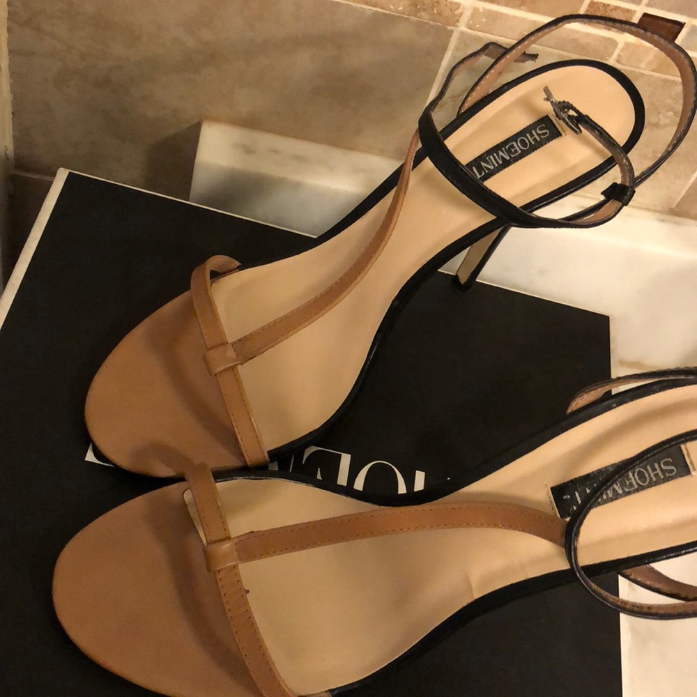 ShoeMint Ulla Black/Bone strapping sandal